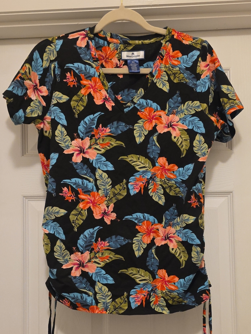 Island Collection Stella Parker Women's Black Tropical V-Neck Floral Top